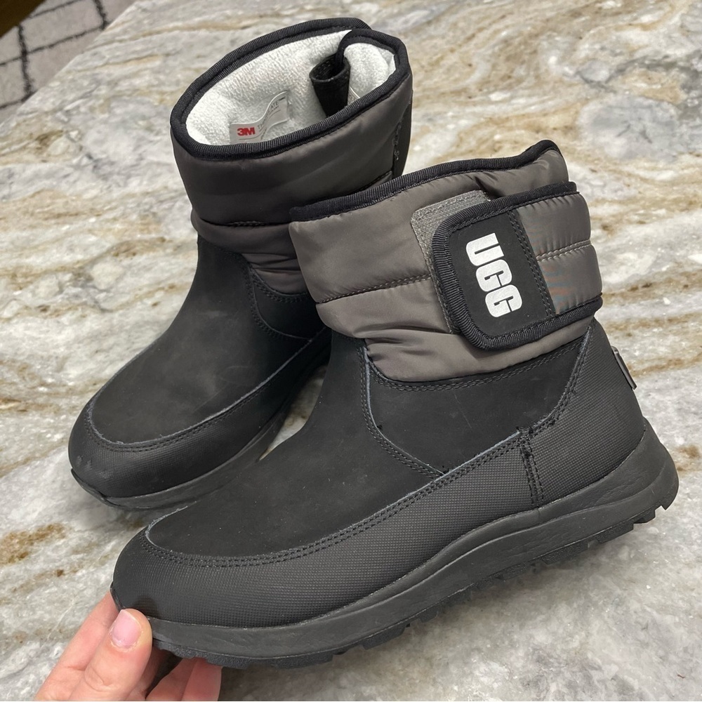 UGG TOTY WEATHER BOOTS- BLACK Kids Size 4 Thinsulate Waterproof Fleece Lining